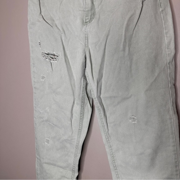 No boundaries light green raw hem distresses mom jeans - Picture 3 of 6